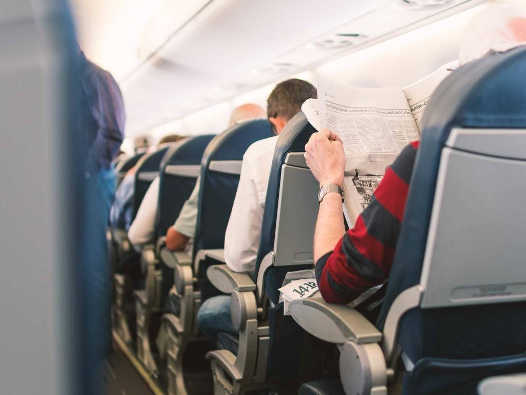 空姐 another-passenger-fight-over-reclining-seats-has-caused-a-flight-to-be-diverted
