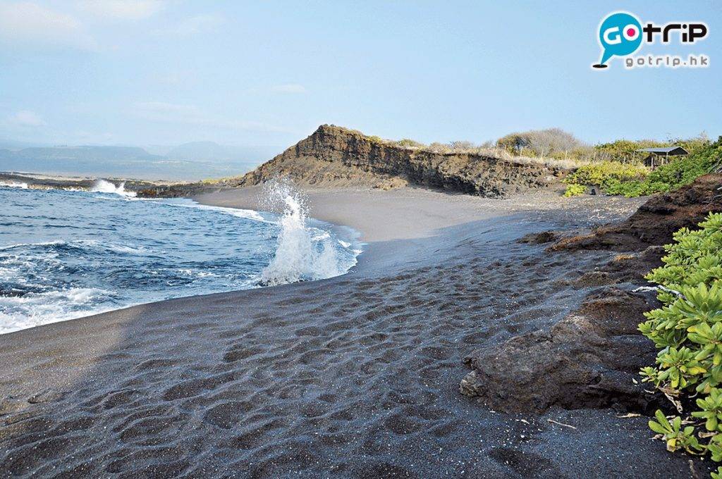 恐怖紀念品 傳聞有美國遊客明知故犯取走在火山的一塊石頭後被車撞死，所以年年都有大量遊客將沙石寄返夏威夷！