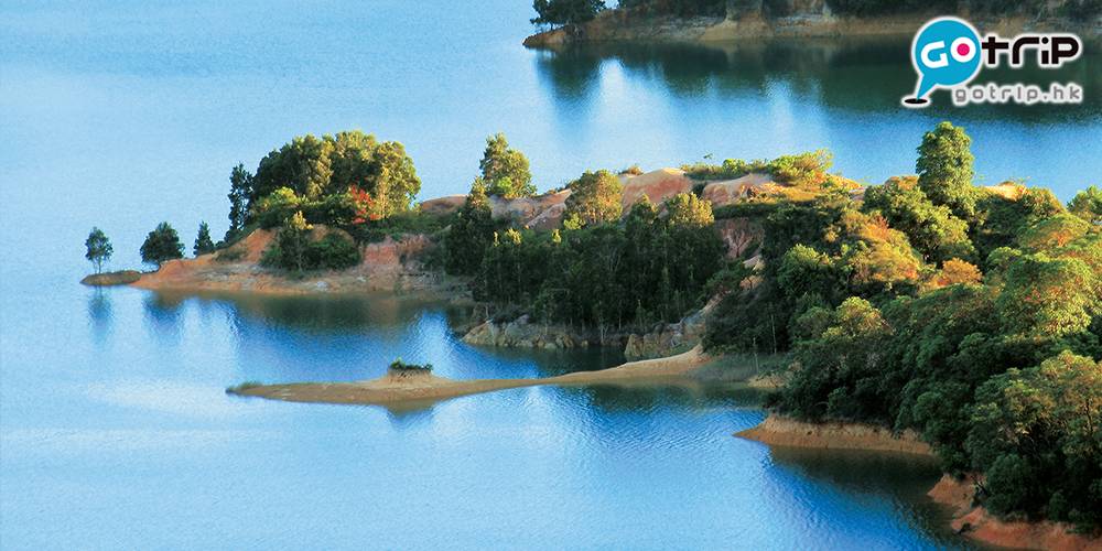 千島湖 大欖小島各有曲線美，近看頗具山水畫的意境。