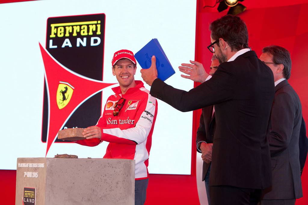 LEGOLAND Ferrari現役車手Vettel於2014年主持動土儀式。