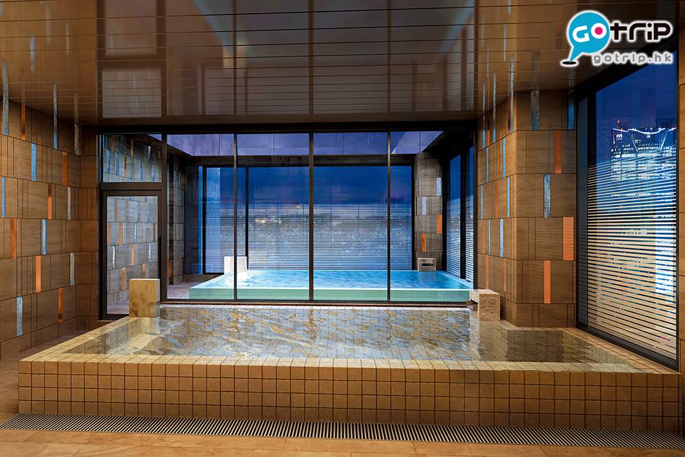 東京櫻花 館內設有室內及露天風呂。