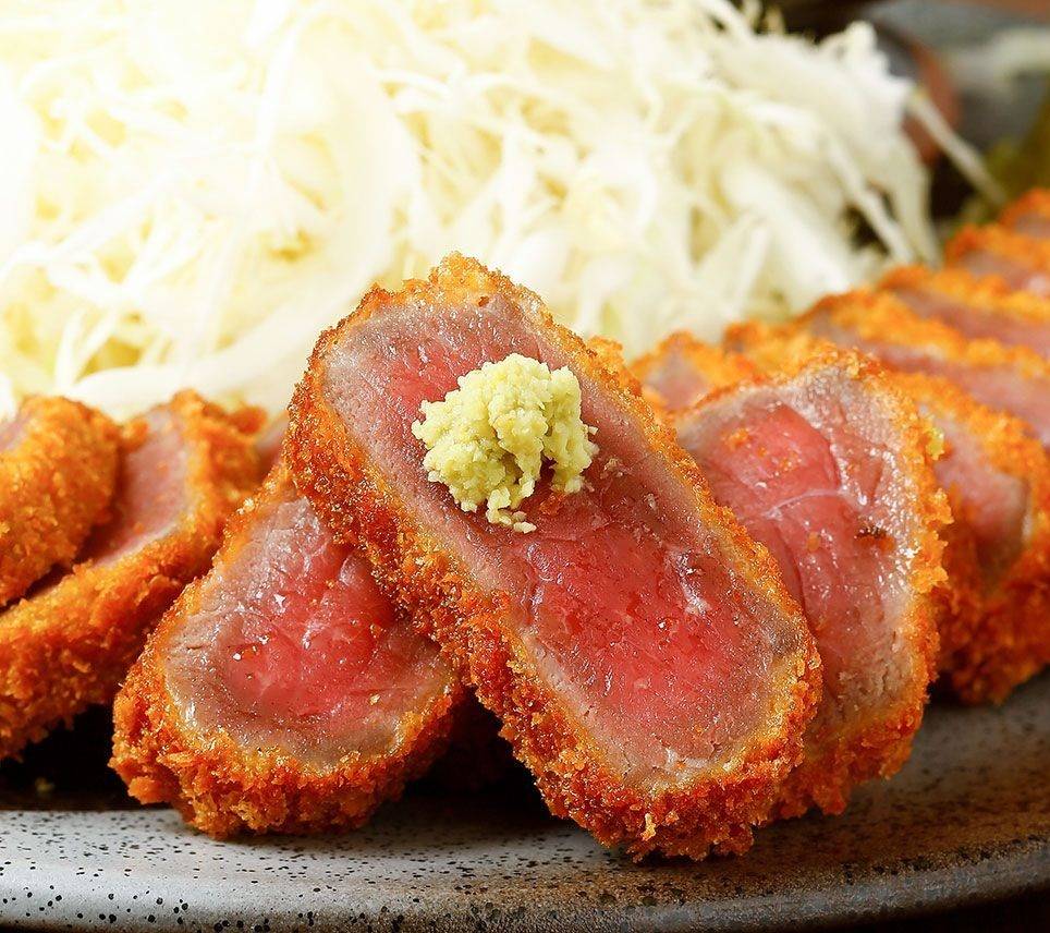 大阪美食 牛肉炸至三成熟，外脆內嫩！