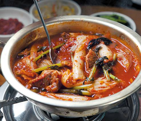 文化衝擊 韓國人同枱吃飯沒有使用公筷的習慣。