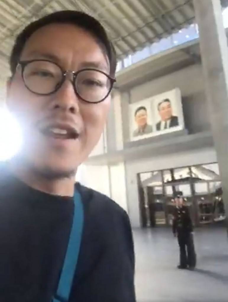 東方昇成為宇宙第一個在北韓開 Facebook live 的人！連軍人同領導人照片都入鏡，不少網民留言： 好大膽啊！