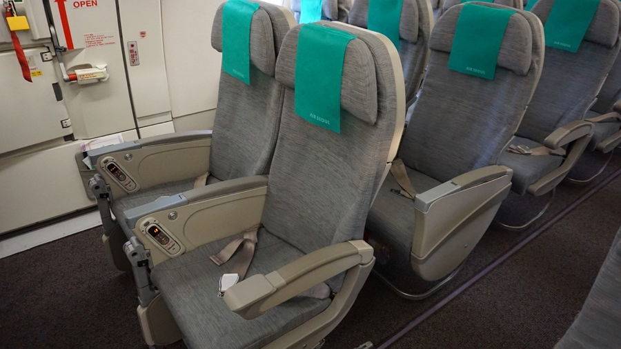 首爾航空 不過要注意第22排對面是空姐座位，有機會要同空姐對住坐！
