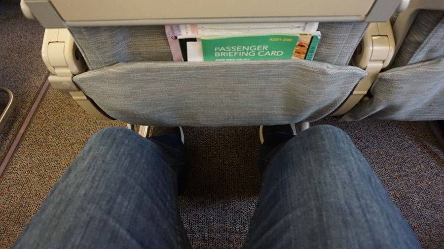 首爾航空 即使前面的乘客完全後傾，座椅都唔會壓到膝頭。