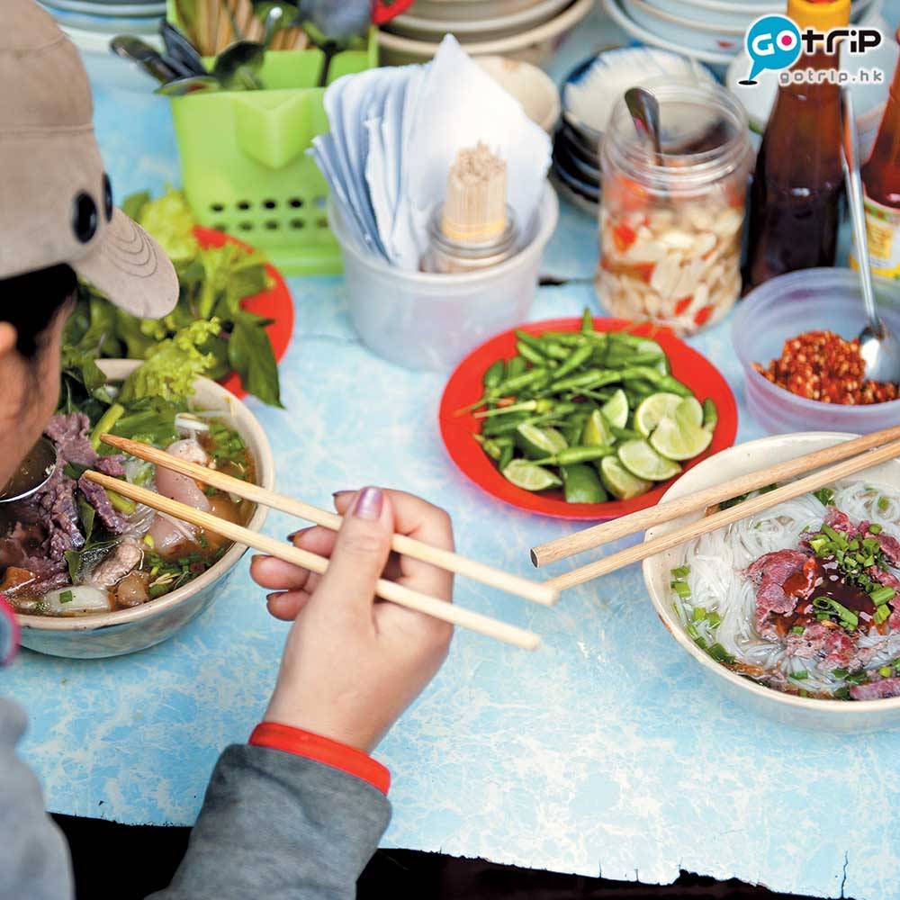 越南 黑斑 越南粉麵經常都會配青檸，大家吃之前會自行添加，不排除是擠檸檬時檸檬汁彈到手上導致這狀況。