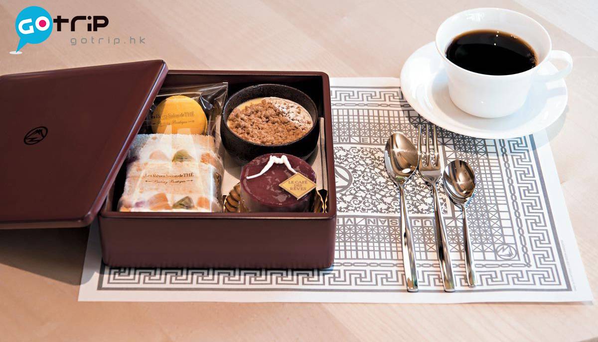 富士山 懶人包 特色甜品分芒果macaroon、布丁、水果蛋糕及莓果mousse cake。