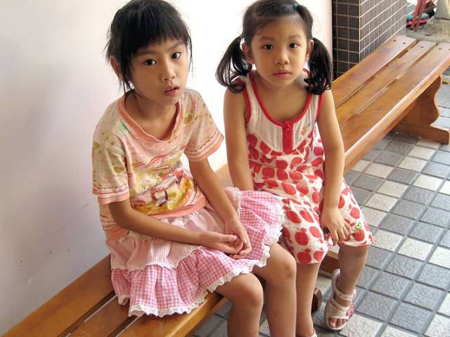 韓國衛生巾 靳醫生指之前台灣的塑化劑風波導致女孩子早熟也是類似的案例