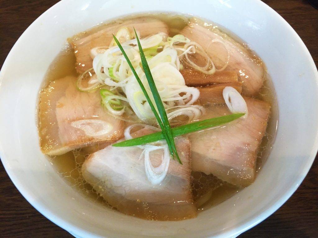 大阪拉麵推介 湯底清澈透明，味道豐富清甜，而且冇添加化學調味料。