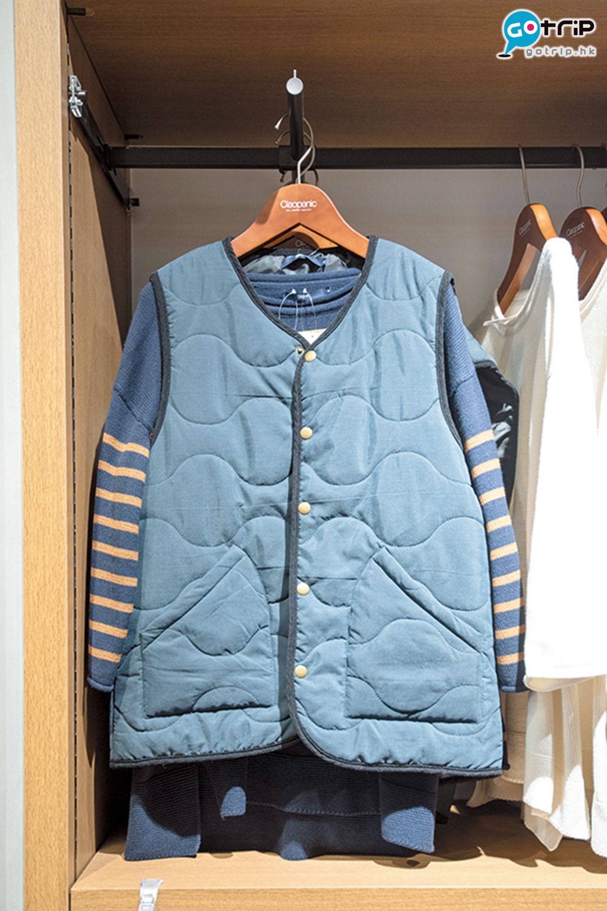 藍色夾棉背心外套 ￥5,900/HK3