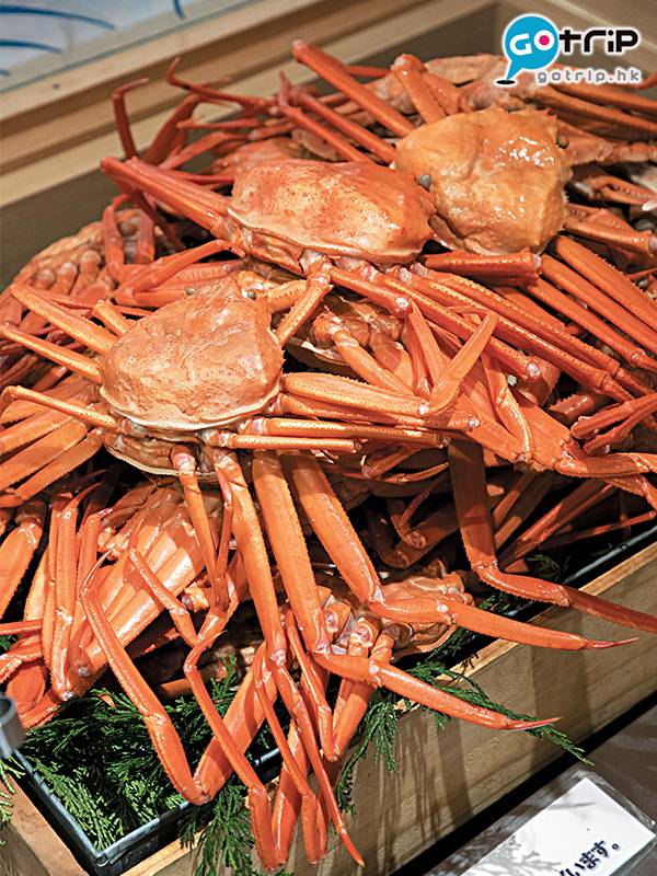 東京蟹店 紅楚蟹蟹身水分較多，但肉質同樣鮮甜，仲可輕鬆食多幾隻。