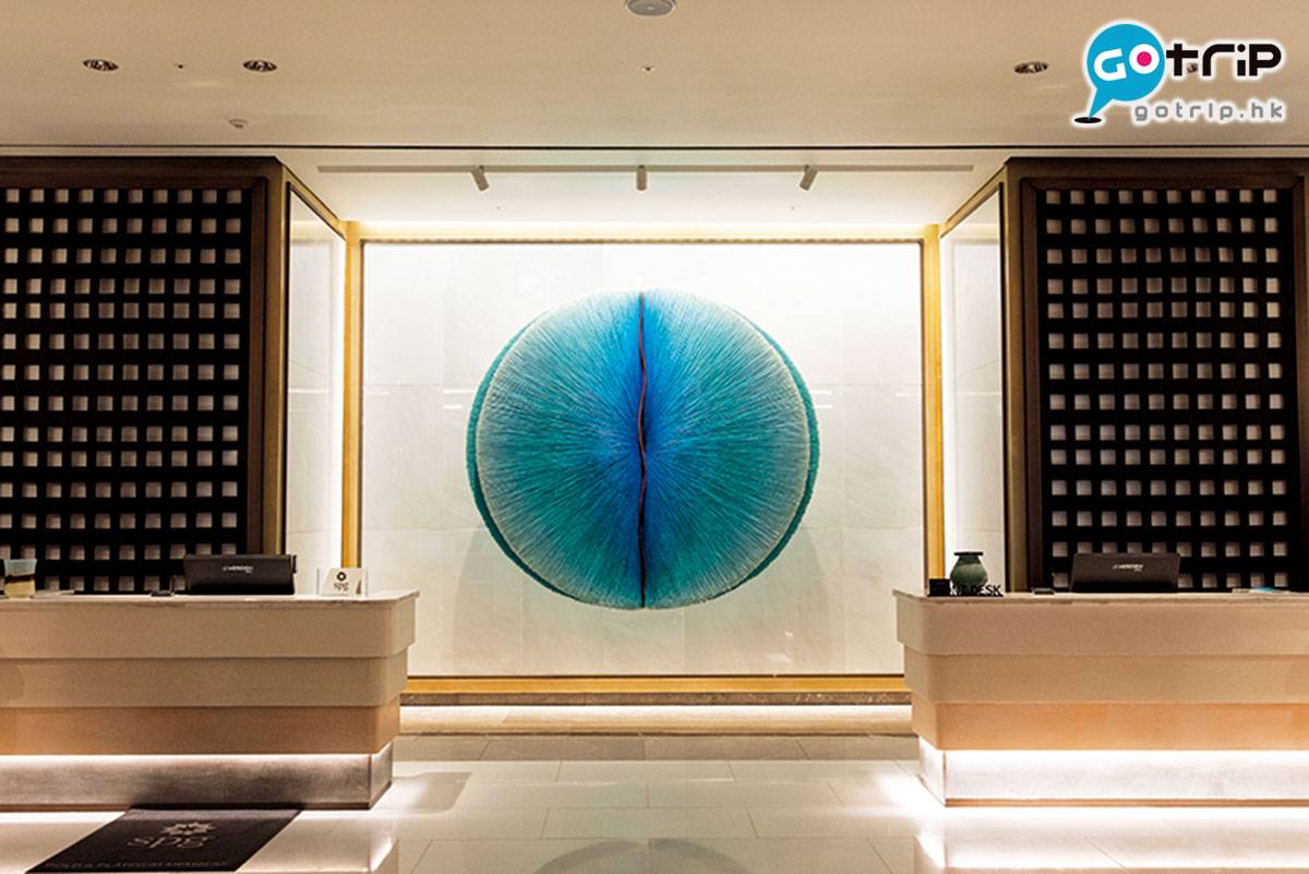 首爾 酒店 一入正門就會見到一件藝術品「Bloom」， 不少人都會在這邊留影一番。