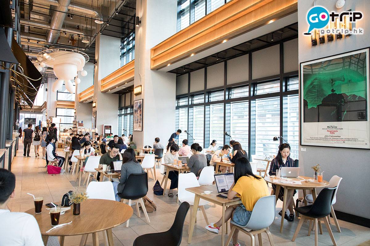 深圳打卡 這裡的Cafe很多人帶備電腦來工作，很難找位置。