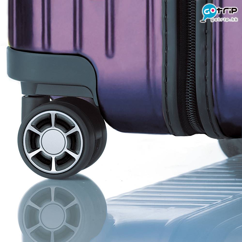 行李箱 四輪、能夠360度轉動的行李箱，能降低行李被砸壞的風險。