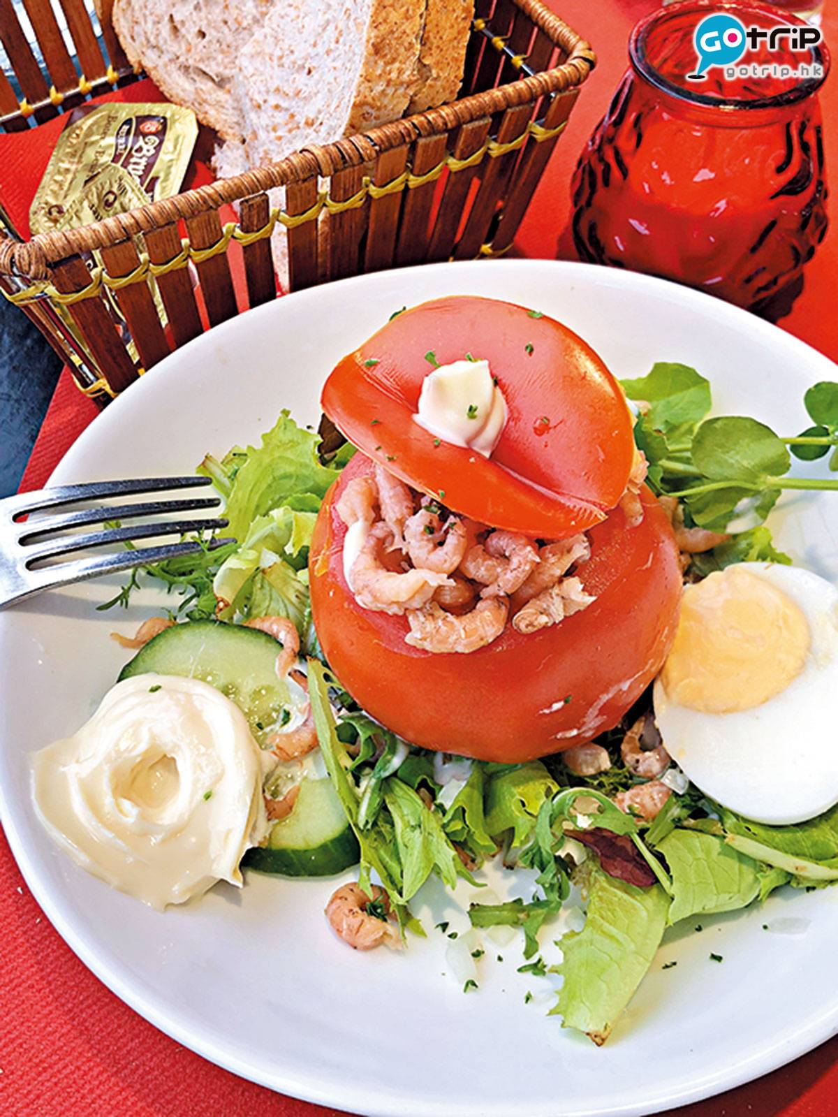 空姐 行李 免稅品 長途機 比利時 很多餐廳也有小海蝦番茄沙律（tomate crevette），是比國家庭菜式。