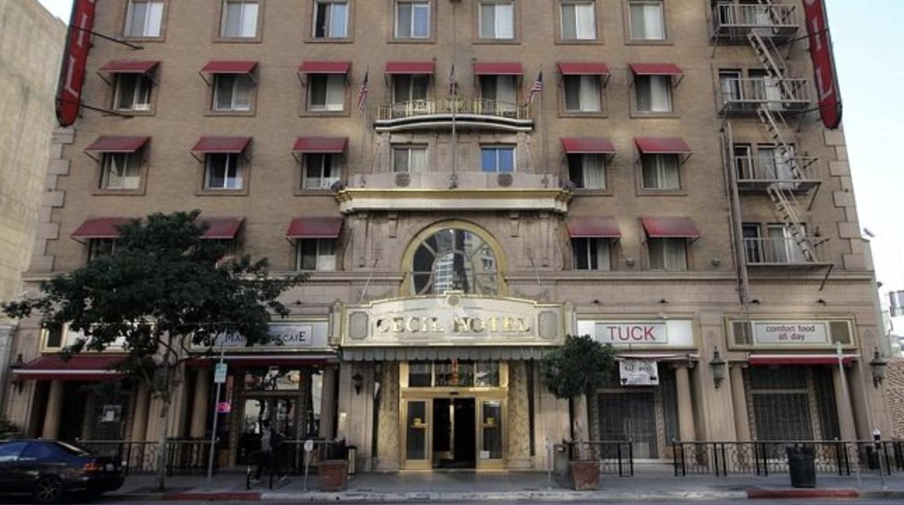 鬧鬼酒店 這間酒店以前已經發生過多宗離奇謀殺案和跳樓自殺案。