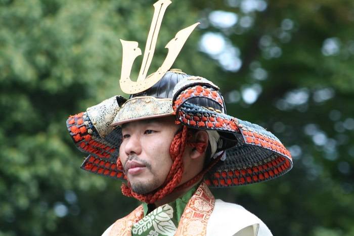 日本冷知識 主要是減少悶熱和讓頭盔牢牢戴在頭上。