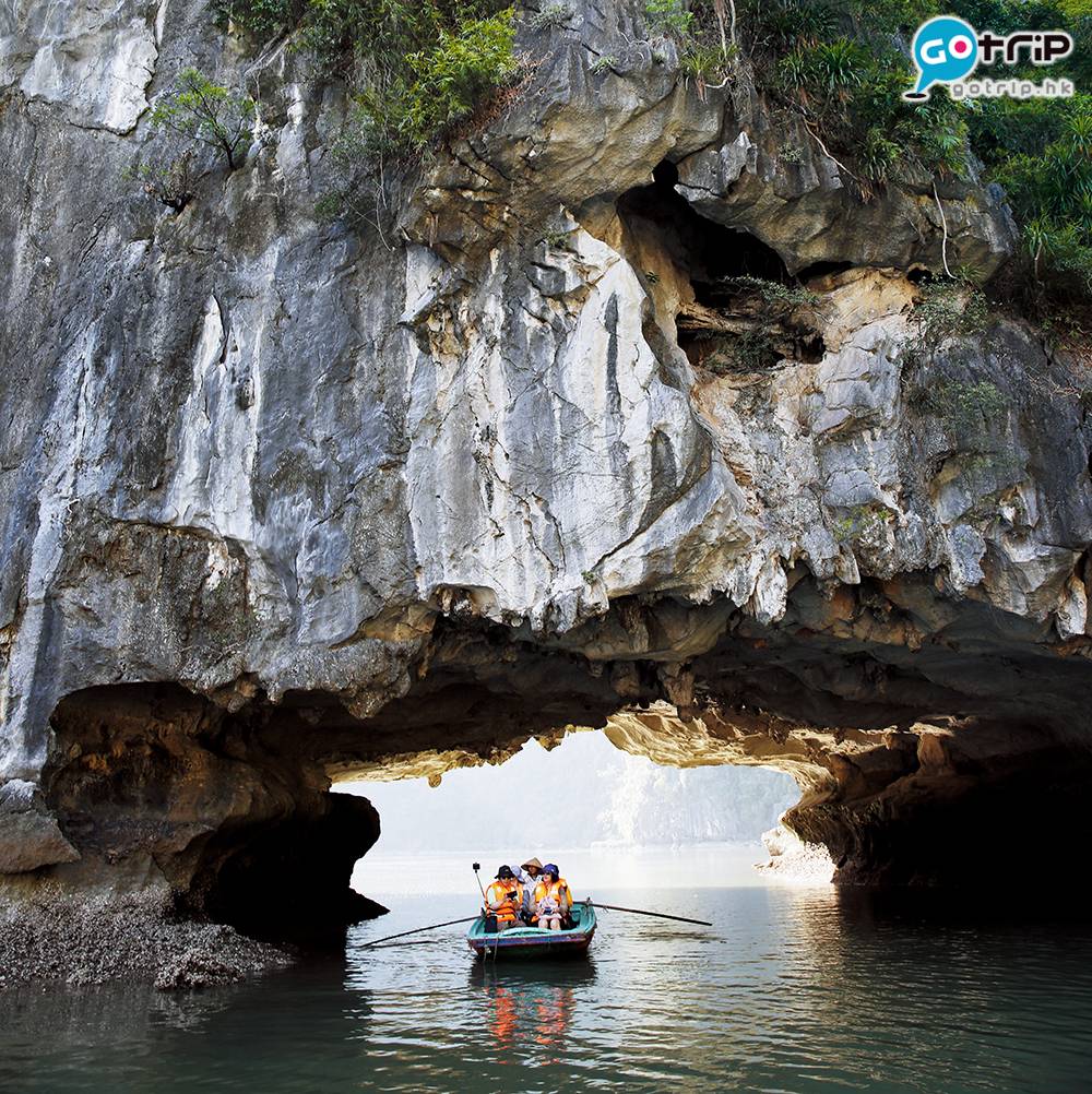 世界自然遺產 島上還隱藏著大到令人難以想像的洞穴，其中最為著名是驚奇洞。（Grotte des Merveilles）