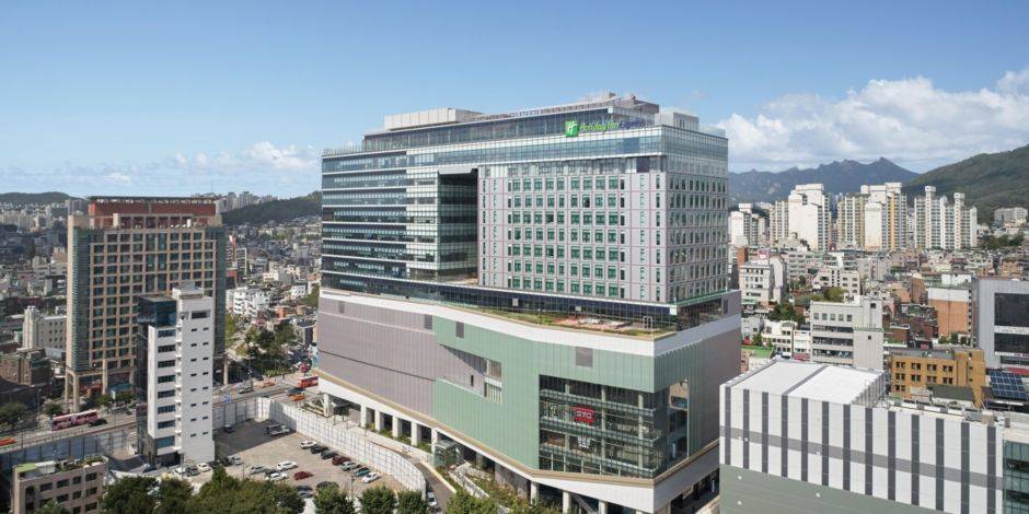 2019首爾新酒店 Holiday Inn Express 位於弘大一個新商場的上面。