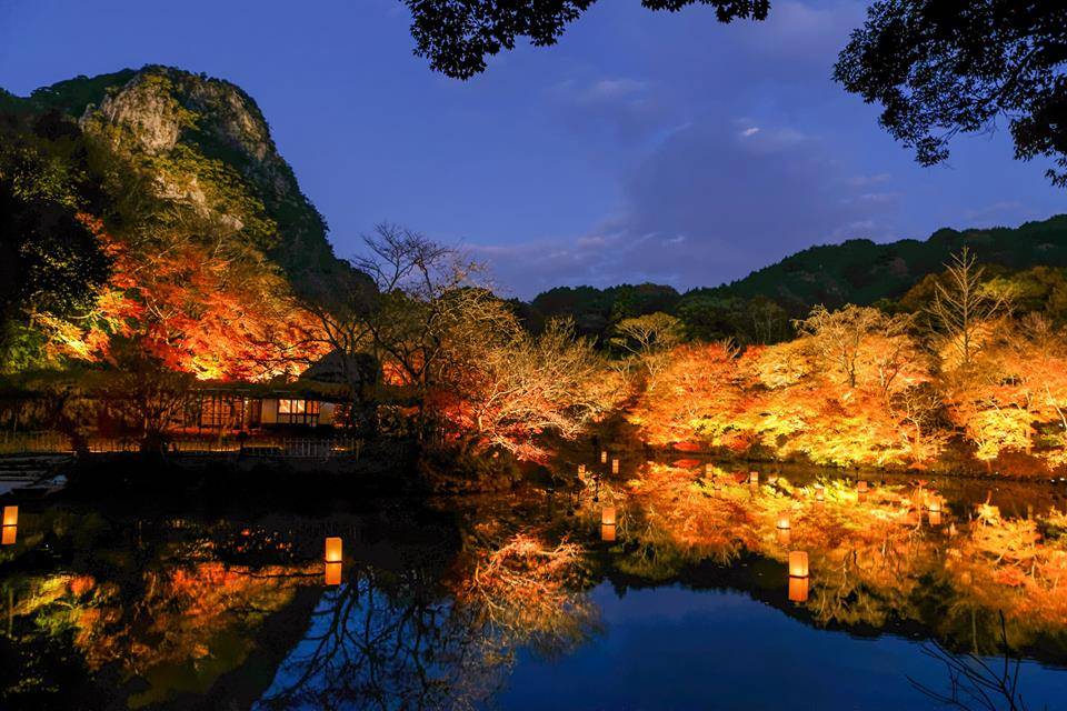 九州景點 平靜嘅湖泊有如鏡面一樣，將地上嘅秋景完美地映照出嚟。