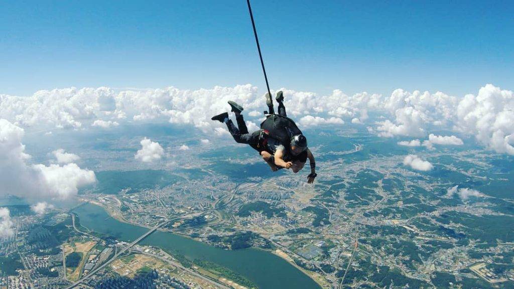 韓國高空跳傘 參加者可以邊滑翔邊欣賞首爾及河南市景色！