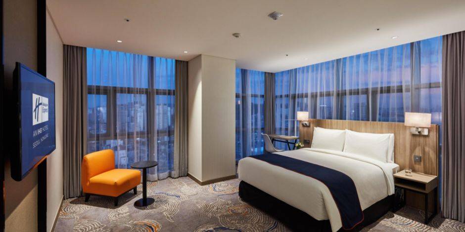 2019首爾新酒店 房間有大玻璃，可以看到出面的夜景。