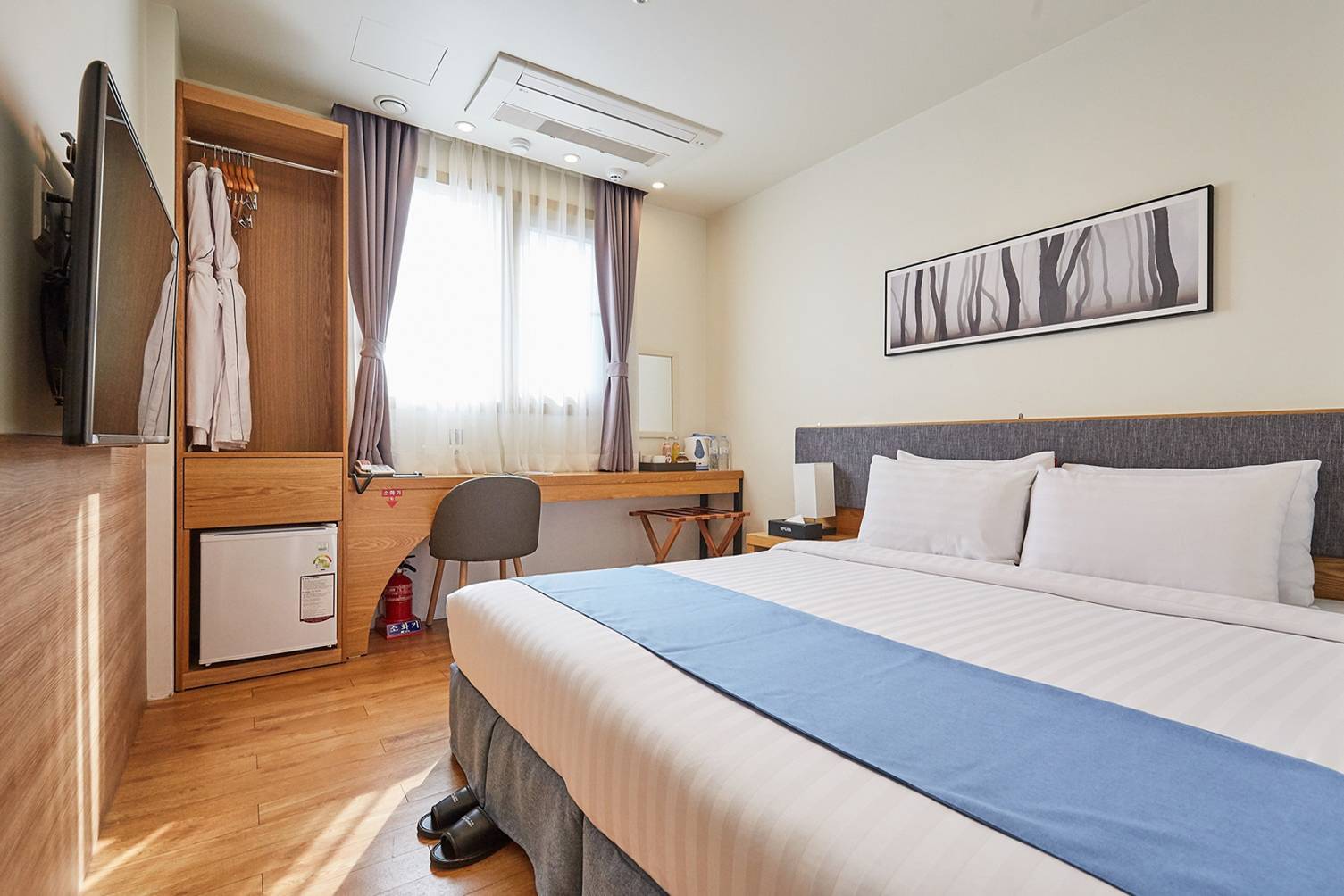 2019首爾新酒店 酒店房間空間不大，但也足夠打開大行李。