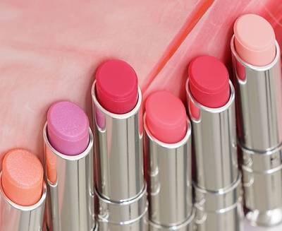 日本cosme大賞 Dior Lip Glow屢獲好評，顏色可愛又易carry。