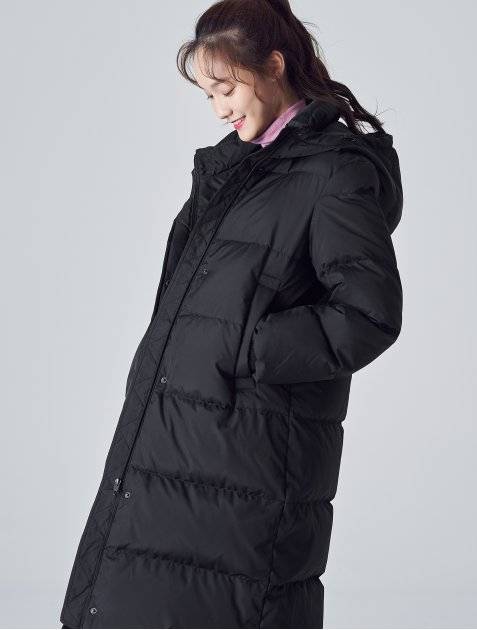 韓國買羽絨 黑色鵝絨連帽大衣（블랙 솔리드 벤치 파카 후드 오리털 롱 패딩）售價：₩79,900/約HK8 |  圖片來源：8 Seconds