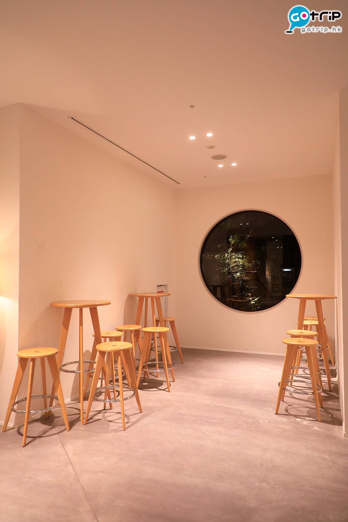 日本櫻花2021 內裝設計極型格，可在這共用空間飲杯咖啡放鬆一下。