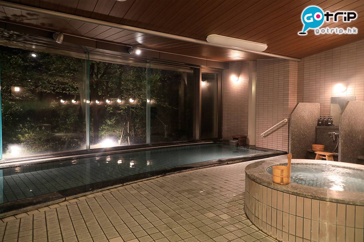 日本櫻花2021 大浴場內有冷熱水池，水質為炭酸泉，有美肌效用。