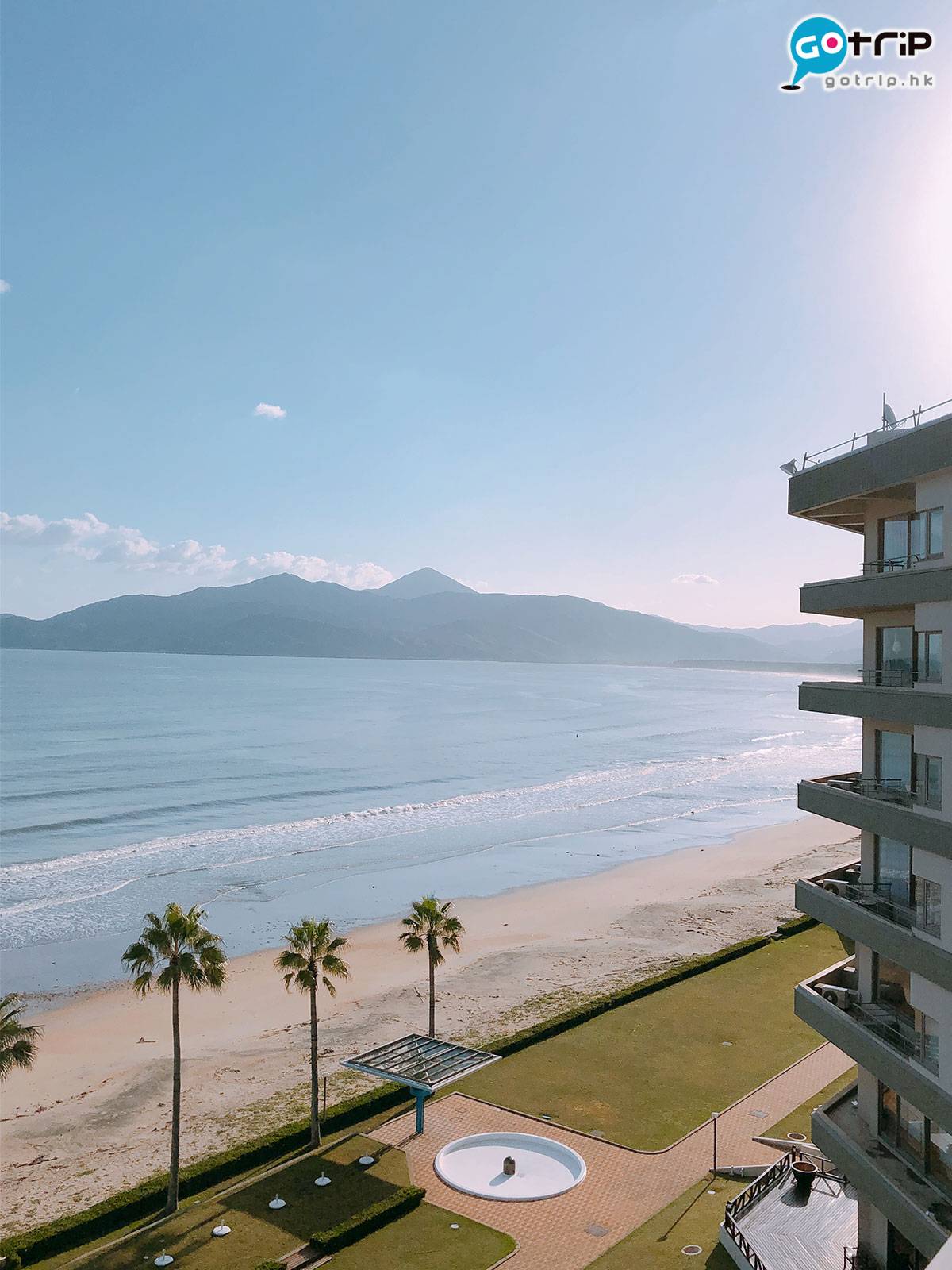 日本櫻花2021 附設私人沙灘和露天泳池，可安坐房中180度無遮擋看到藍天碧海玄界灘、高島及唐津城等地標。