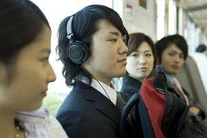 日本電車禮儀 戴耳筒都唔代表其他人聽唔到你聽緊咩嘅！