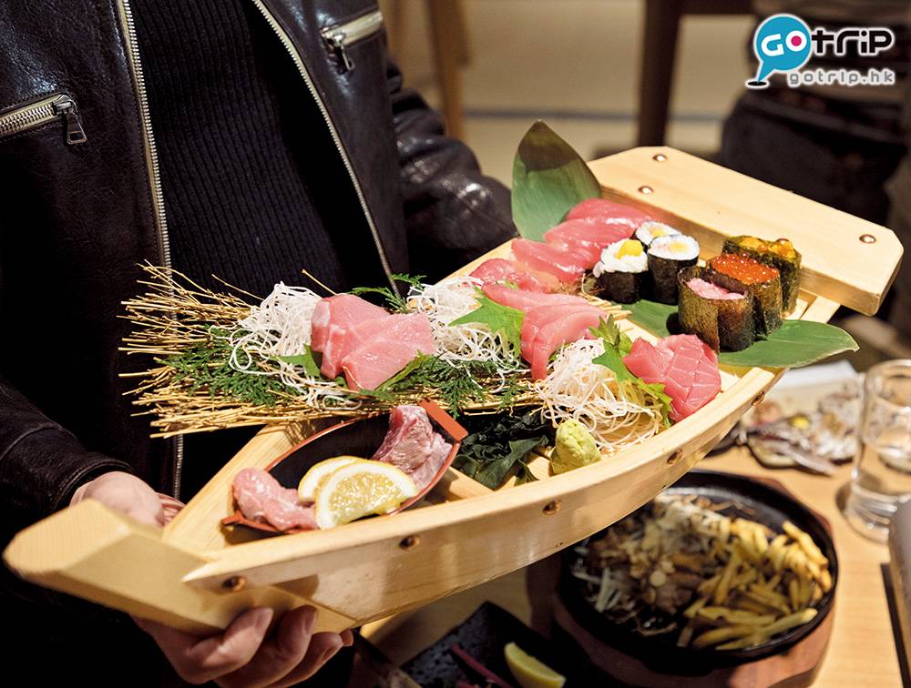 大阪自由行2019 周一至五有平日限定套餐（每位2,680円，2位起），8道菜包括刺身、壽司、沙律、炸串等等，須於網上預約。