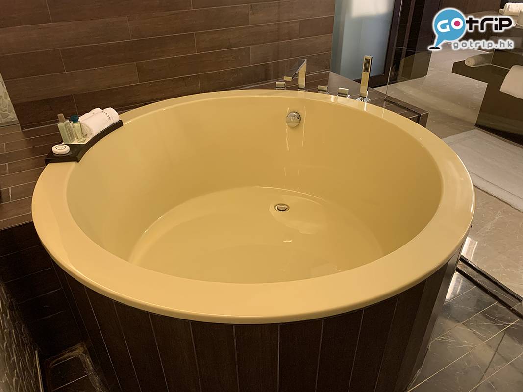 澳門酒店2020 浴缸夠闊落，大字形浸都冇問題。