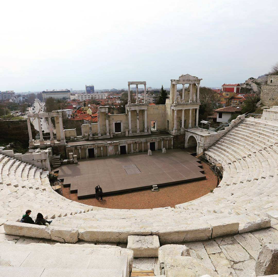 最佳旅遊地點 到充滿歷史和獨有特色的羅馬遺址參觀，例如：古老劇院和普羅夫迪夫行政中心等地方，見證當地歷史的痕跡。