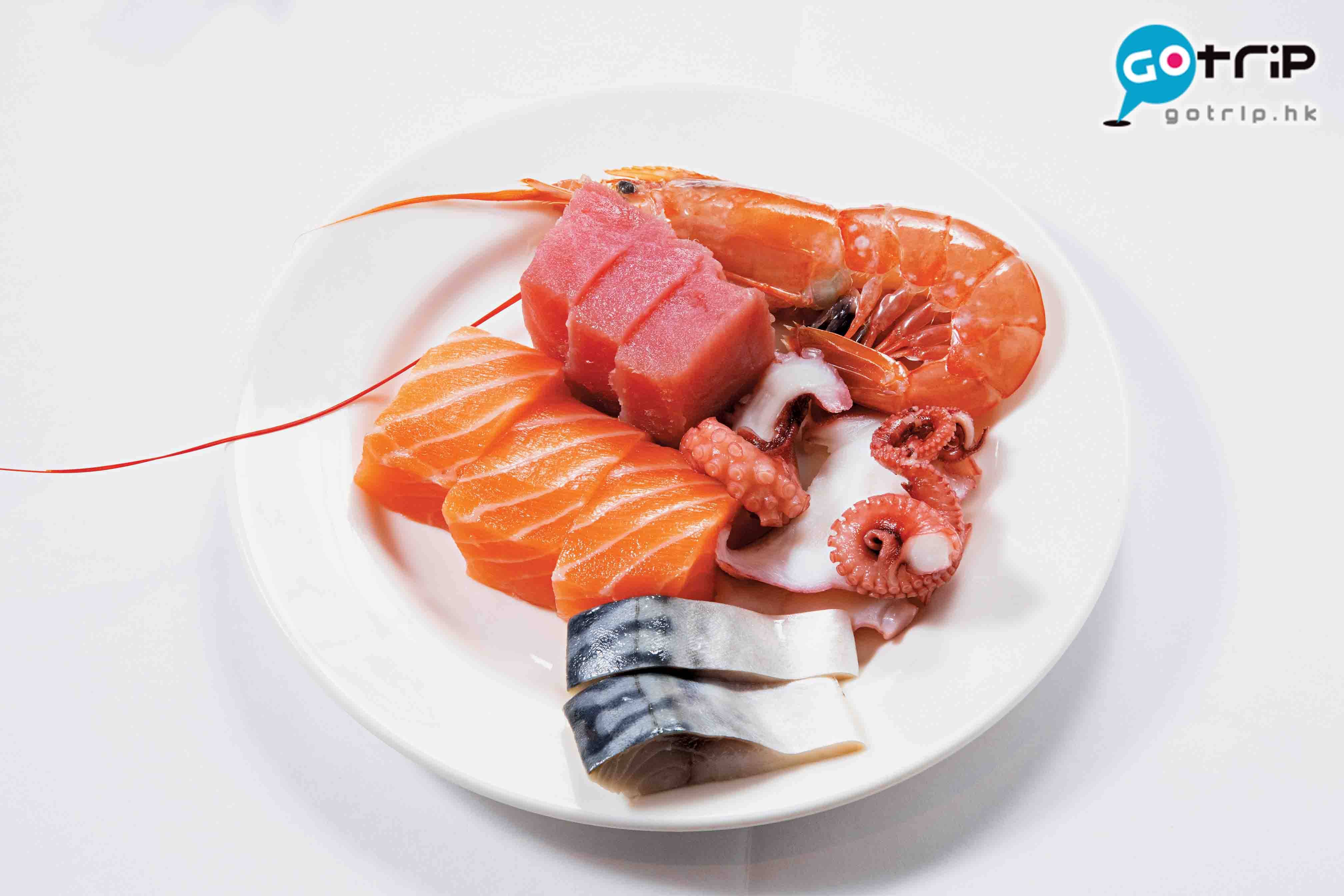 澳門自助餐2019 刺身有挪威三文魚、吞拿魚、青花魚、八爪魚和阿根廷紅蝦。