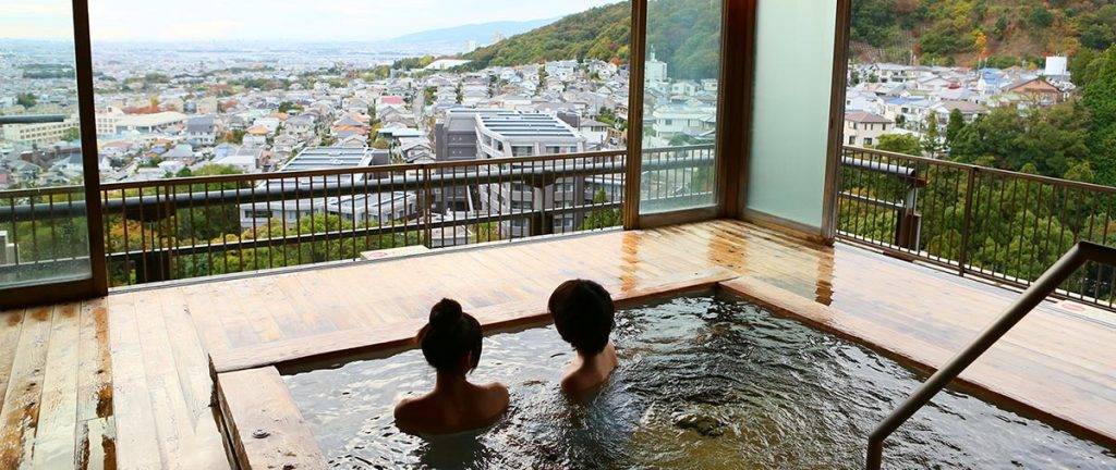 大阪溫泉旅館 就算室內溫泉也能有城市美景。