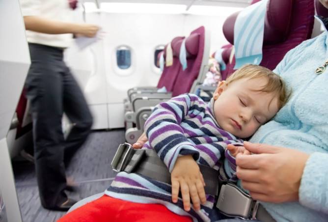 【旅行百科】10個實用防止BB/小孩在機上哭鬧的方法