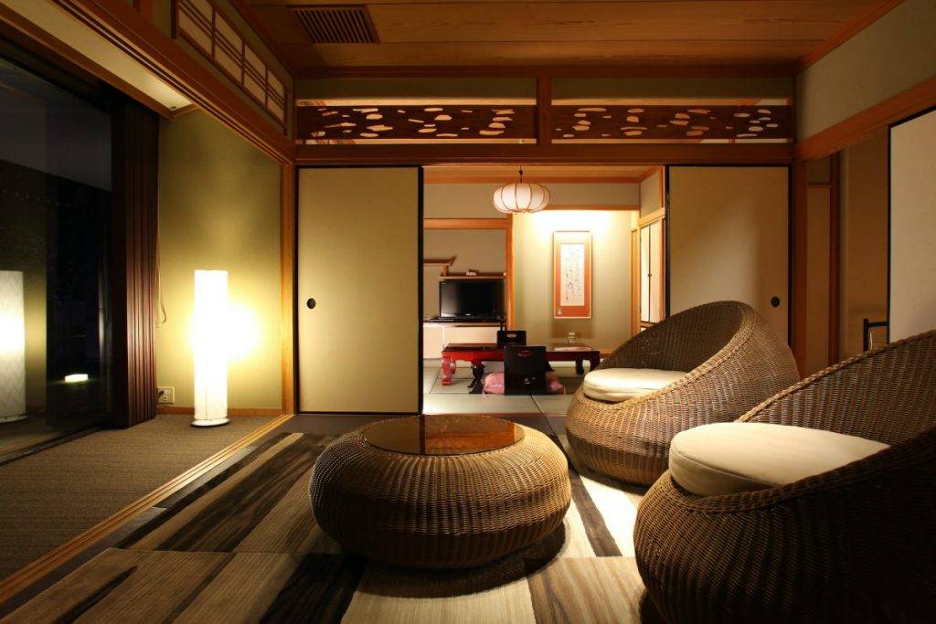 箱根溫泉酒店 房間以日式傳統布置為主調，配搭時尚的家具。