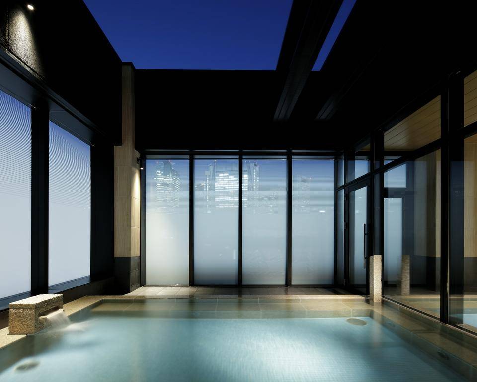 東京酒店 位於酒店天台12樓的sky spa，分男女浴場外，還有室內室外之分。