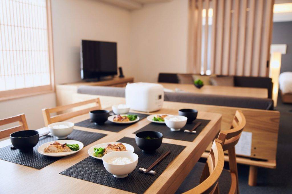 東京酒店 酒店更有開放式廚房，內有電池爐和微波爐，整簡便早餐、切生果、叮宵夜都實用。