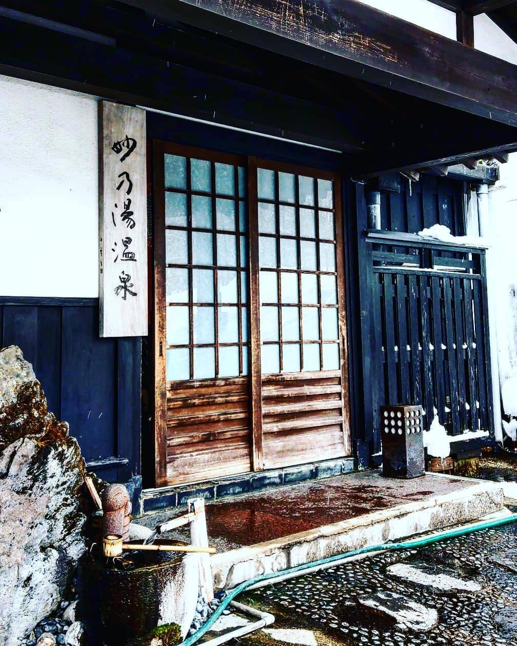 日本雪景溫泉 當地人會以時令食材製作料理，比如是春天有山野菜、夏天有蔬菜、秋天有新米，以及冬天有日本海鮮。（credit：pigstravelrecord）