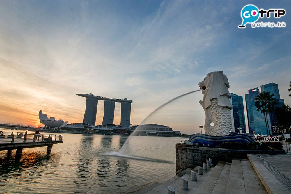  新加坡的夜景正是座落於濱海灣之內，必到打卡魚尾獅！