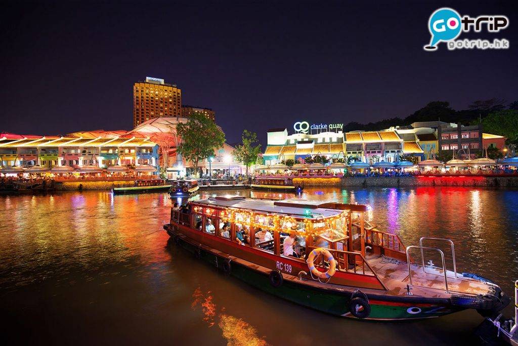  新加坡克拉碼頭乘坐傳統販船，欣賞該帶夜景。