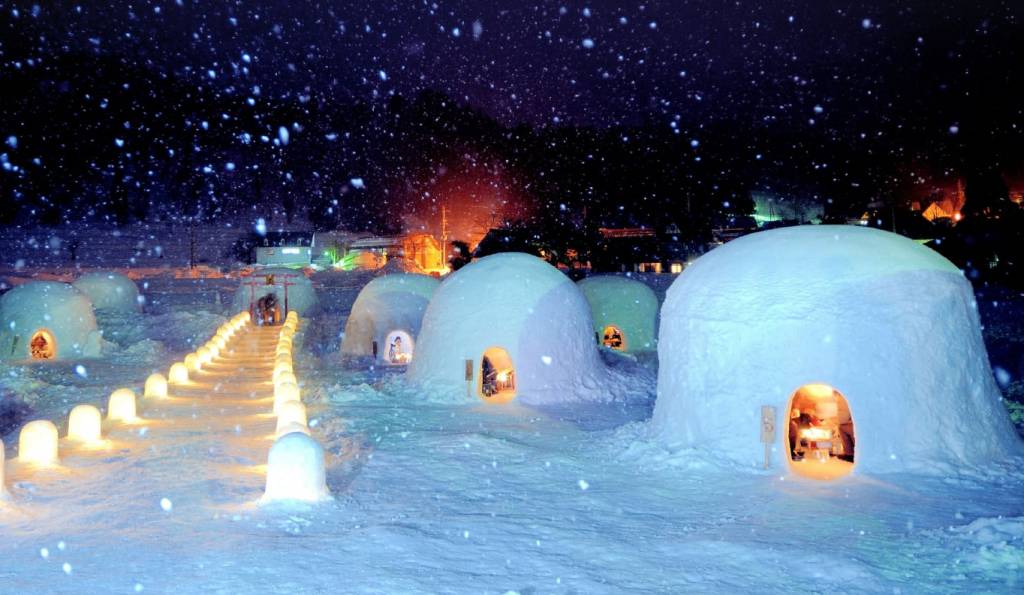 日本賞雪 日本雪景 點燈後的雪屋更加可愛。