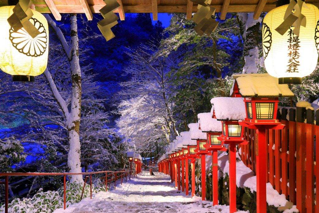 日本雪景 貴船神社在冬季會有特別點燈活動。