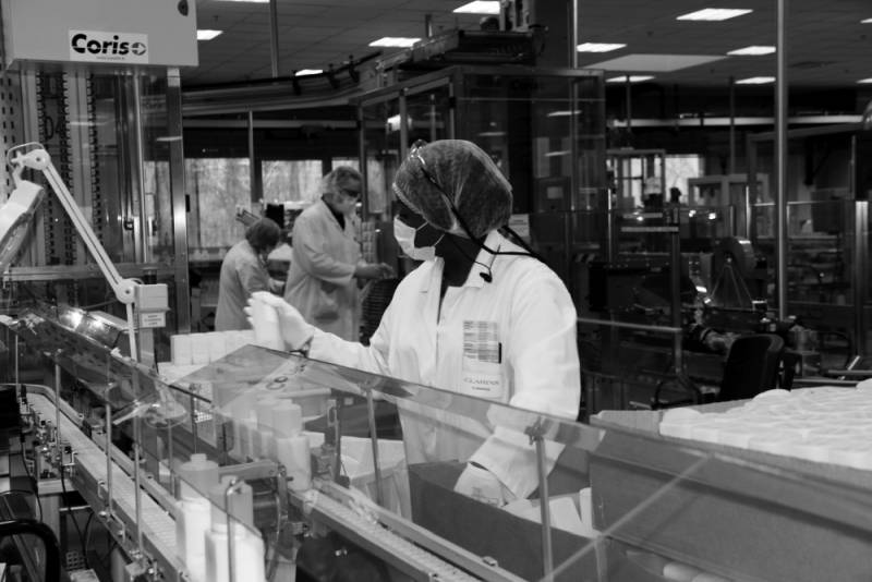 新冠肺炎 旗下的產品研發實驗室及技術廠房、專業科研人員及原料，生產消毒潔手液，並免費提供予法國當地醫院，望攜手對抗疫情。