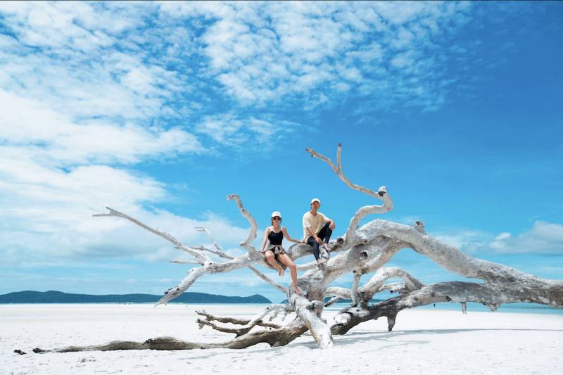 澳洲昆士蘭懶人包｜陳柏宇與太太浪漫行程 睇心形礁、大堡礁浮潛、去秘景白天堂沙灘、跳降落傘
